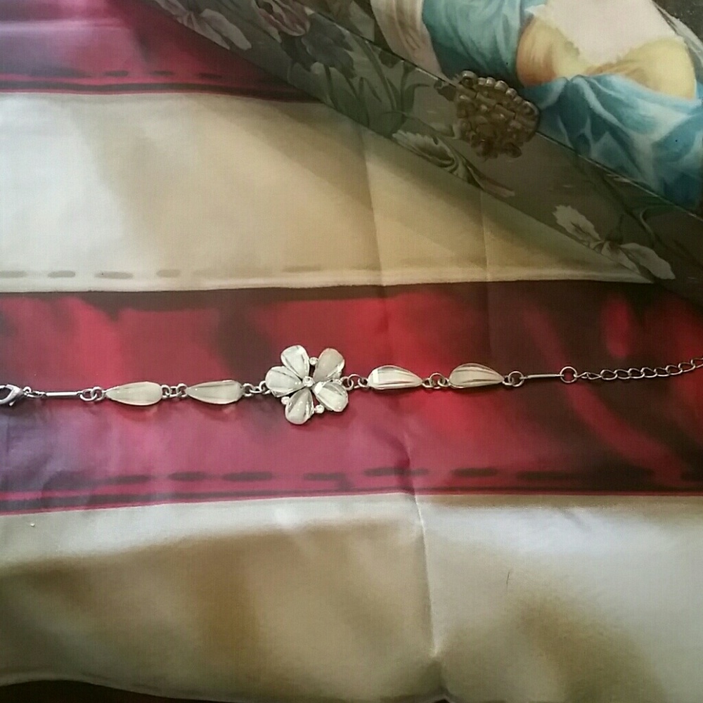 New Vintage Style Cut Glass Bracelet